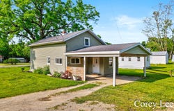 413 W Riverside Drive, Ionia, MI 48846