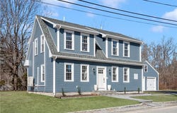 8 Clinton Avenue, Scituate, RI 02831