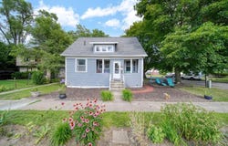 1717 Carl Breeding Way, Jackson, MI 49203