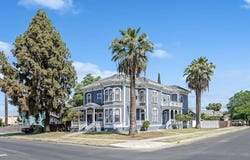 132 E 10th Street, Hanford, CA 93230