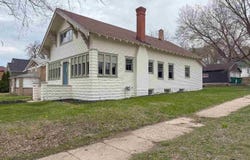329 S 2nd Street, Le Sueur, MN 56058