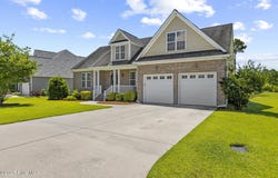 417 Meadowland Circle, Maple Hill, NC 28454