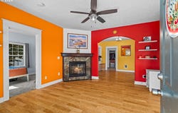 380 E BERKELEY St, Gladstone, OR 97027