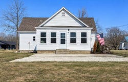 219 S Hancock St, White Hall, IL 62092