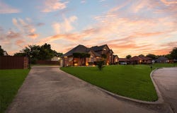 537 Estate Drive, Grand Prairie, TX 75052