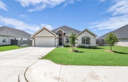 820 Secretariat Drive, Hewitt, TX 76643