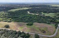 111 Treetop Road, Refugio, TX 78377