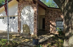 2705 Creekview Drive, Arlington, TX 76016