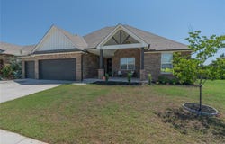 5808 Ledgestone Drive, Mustang, OK 73064