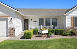 8415 Queensbury Dr, Pasco, WA 99301
