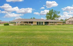 201 W Juniper St, Hillsboro, KS 67063