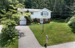 1 Lackawanna Trl, Hopatcong Boro, NJ 07843-1215