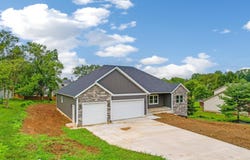 301 River Oaks Drive, Heath, OH 43056