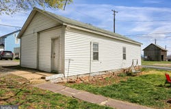135 E MARKET STREET, BERRYSBURG, PA 17005