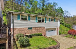 2983 Edgecliff Rd, Lower Burrell, PA 15068