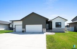 4000 S Catcher Ct, Sioux Falls, SD 57110