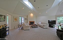 19 Hawthorne Rd, Stockbridge, MA 01262