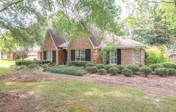 102 Little John Ln, Starkville, MS 39759