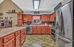 200 Cascade DR, Vinton, VA 24179