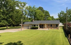 802 Penn Circle SE, Hartselle, AL 35640