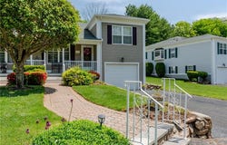 32 Orchard Meadows Drive, Smithfield, RI 02917