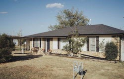 317 S Hillside Rd, Apache, OK 73006