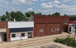 26 Main Street, Newhall, IA 52315