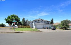 860 S 8TH ST, Harrisburg, OR 97446