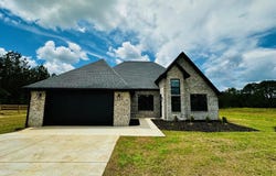77 Bates Ave, Purvis, MS 39475