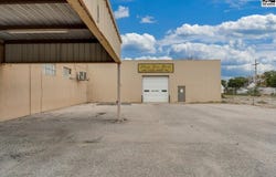 104 E 4th Ave, Hutchinson, KS 67501