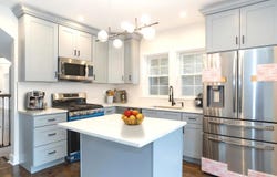 5529 W CORNELIA Avenue, Chicago, IL 60641