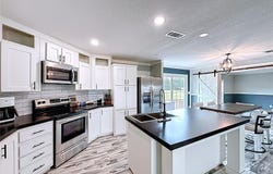 8851 C 469, CENTER HILL, FL 33514