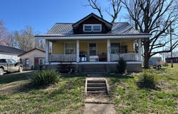 605 Church St, Xenia, IL 62899
