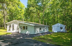 201 Oak Hill Road, Hawley, PA 18428