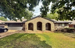300 Fryar  DR, Sallisaw, OK 74955