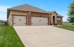 656 N Maplewood Hills Road, Nixa, MO 65714