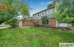 29 Wintergreen Avenue, Edison, NJ 08820
