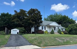 221 CLEMENTON AVENUE, BLACKWOOD, NJ 08012