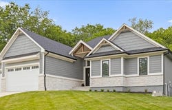 306 SW 17th Street, Oak Grove, MO 64075