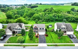 2524 CODORUS LANE, SPRING GROVE, PA 17362