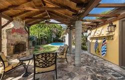 318 W Travis St, Fredericksburg, TX 78624