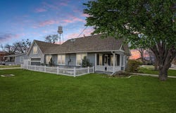 111 S Pine Street, Roanoke, TX 76262