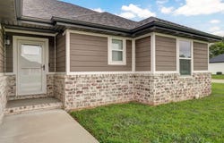 917 W Charlotte Street, Republic, MO 65738