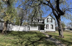 121 E 12th St, Larned, KS 67550