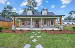 2204 N Oak, Valdosta, GA 31602