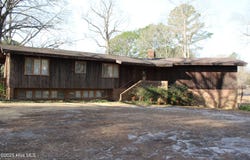 100 Carolina Avenue, Williamston, NC 27892