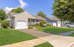 2057 Paddock Road, Seaford, NY 11783