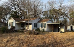 201 Roosevelt, Hooks, TX 75561