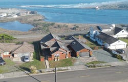 880 OCEAN Dr, Bandon, OR 97411