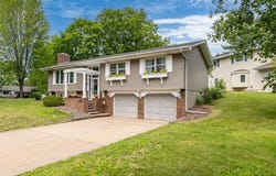 816 Bartosh Lane, River Falls, WI 54022